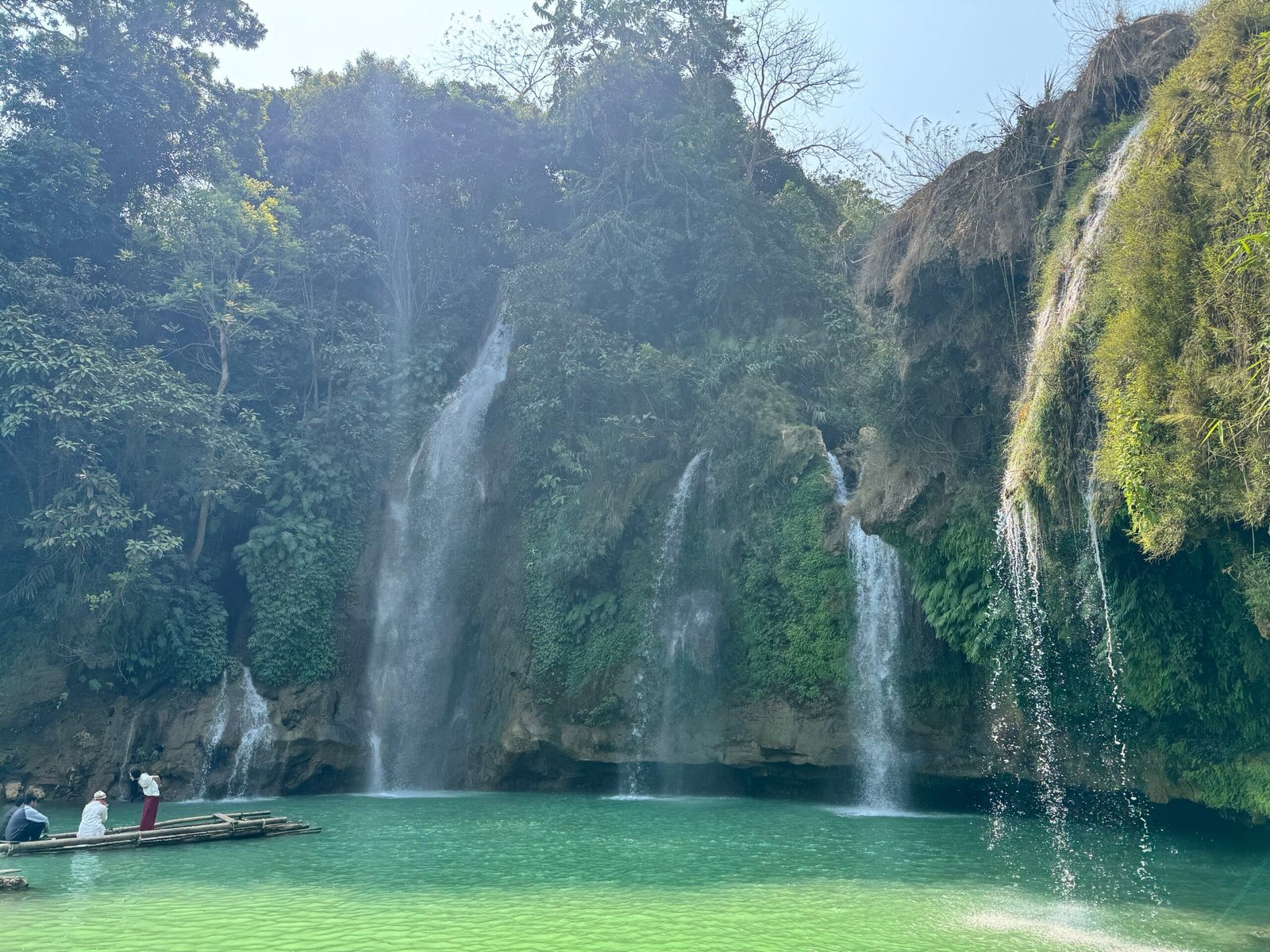 緑に囲まれたThác Chiềng Khoa