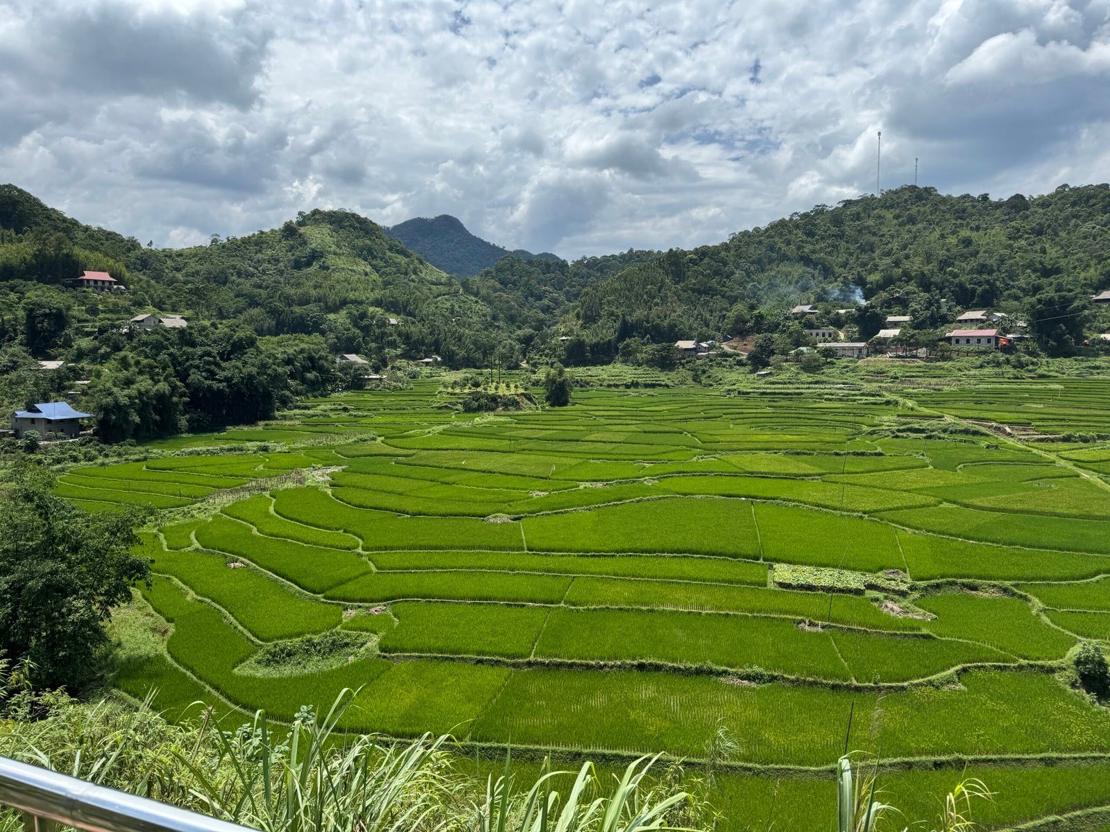Van Sonの山あいに広がる棚田